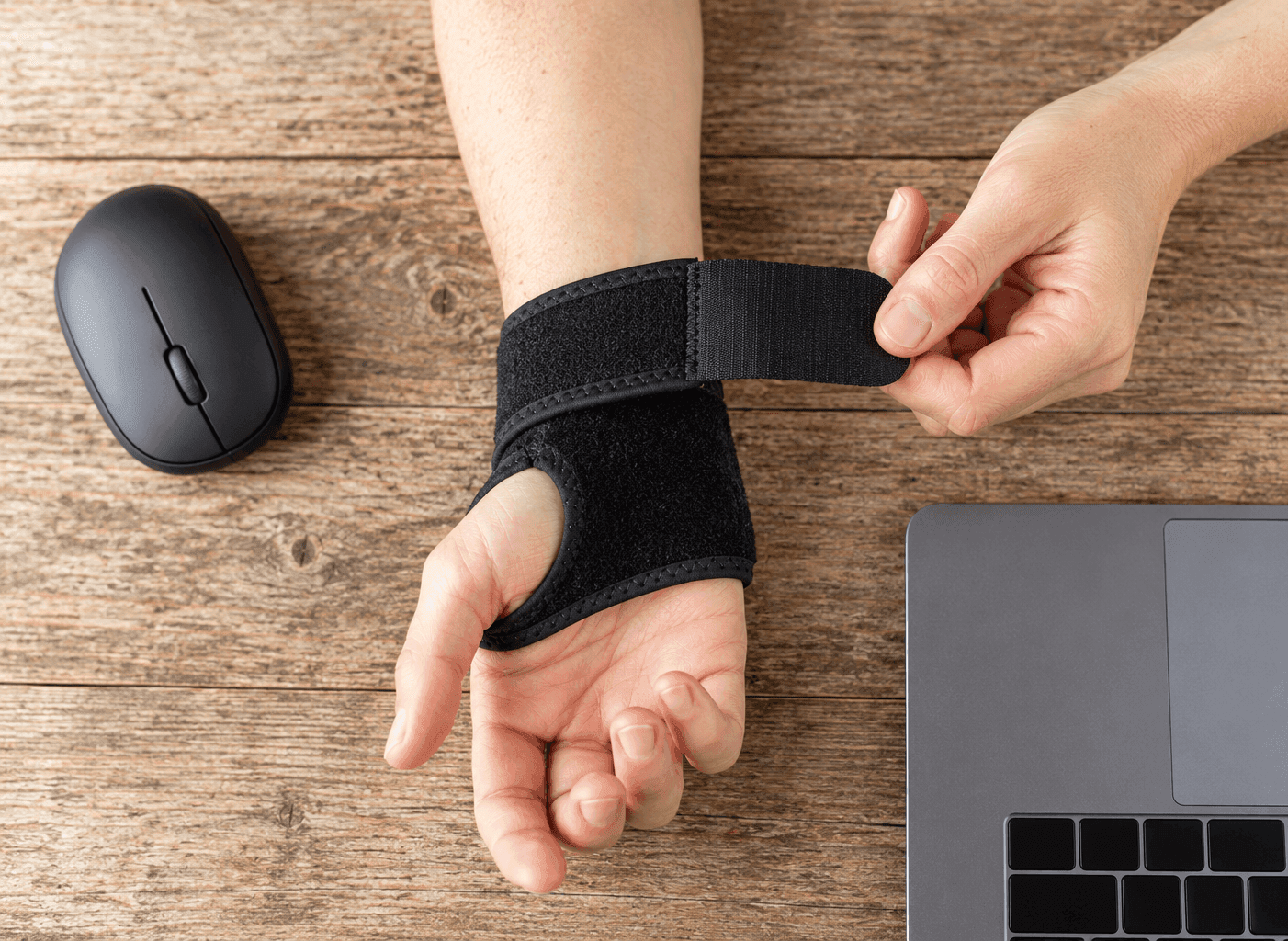 Fastening a black wrist support